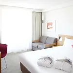 Novotel Reims 호텔